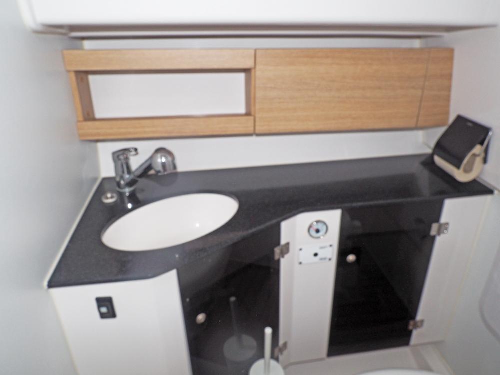 Salon, Accommodatie